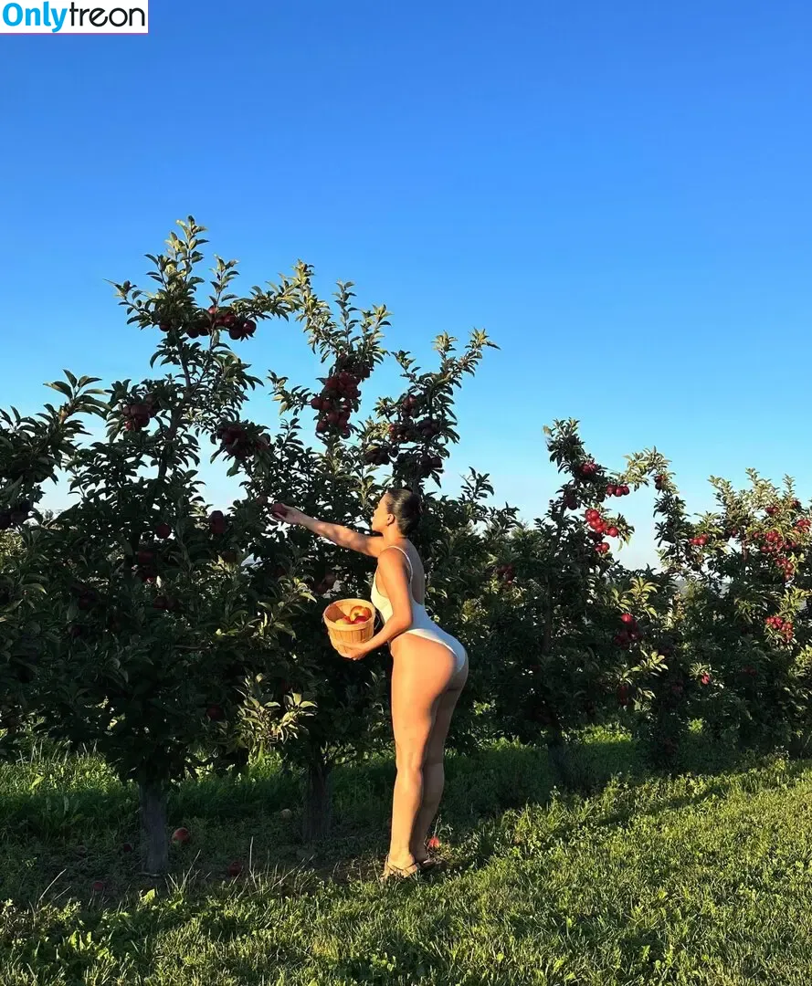 Julia Kelly nude photo #0700 (missjuliakelly / thesophiakelly)