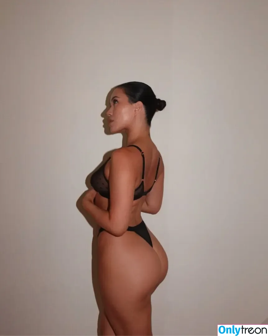 Julia Kelly nude photo #0749 (missjuliakelly / thesophiakelly)