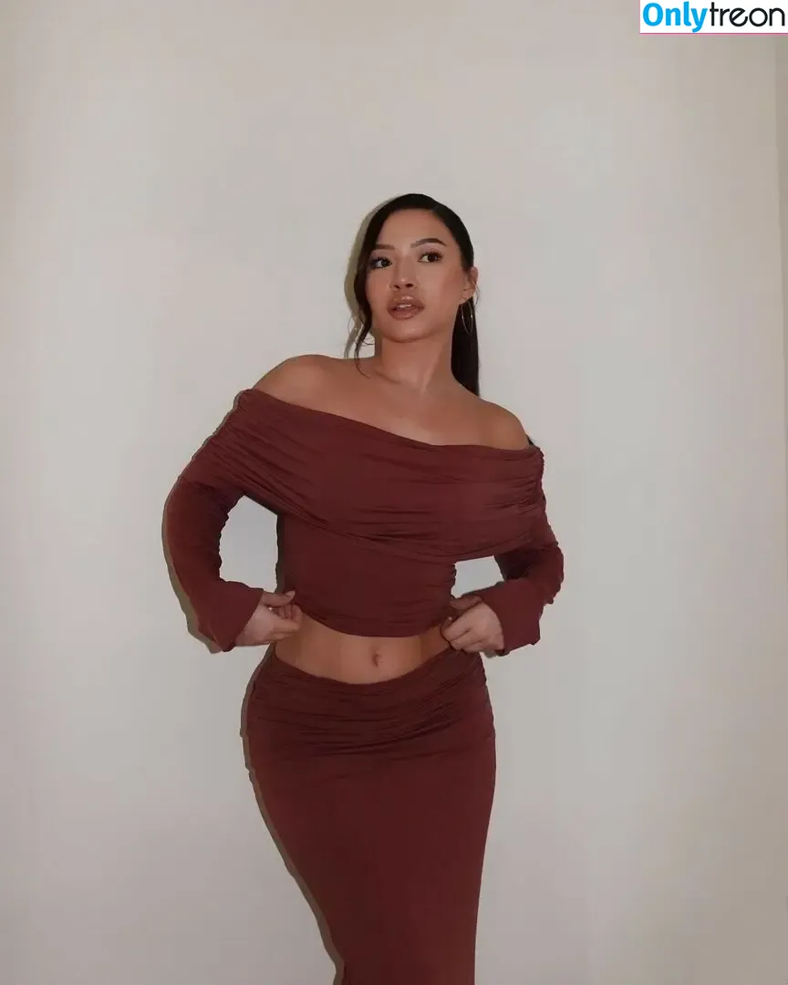 Julia Kelly nude photo #0787 (missjuliakelly / thesophiakelly)