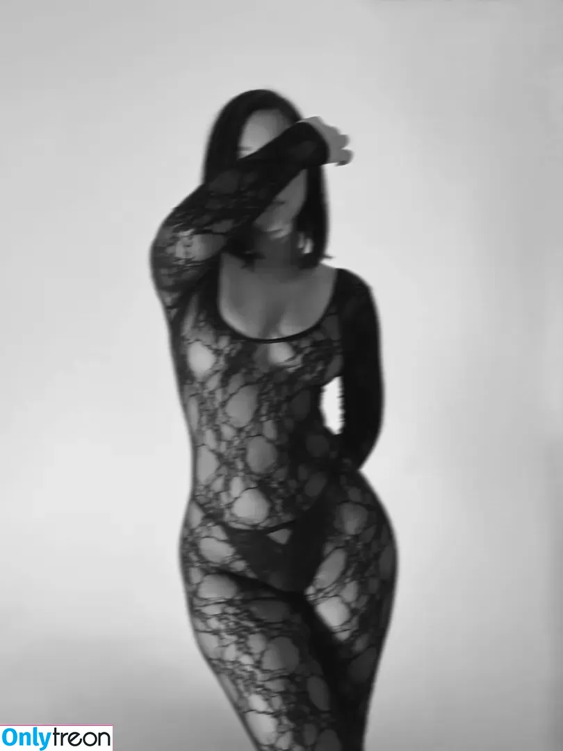 Julia Kelly nude photo #0791 (missjuliakelly / thesophiakelly)