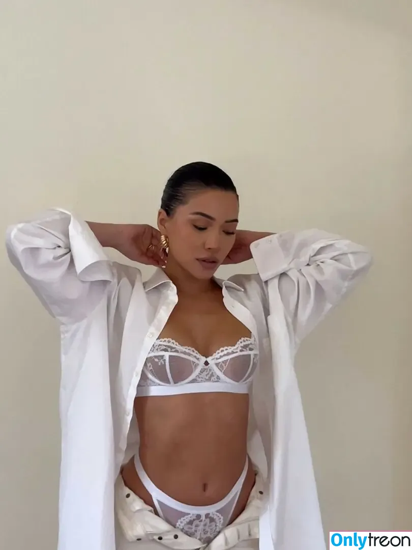 Julia Kelly nude photo #0843 (missjuliakelly / thesophiakelly)