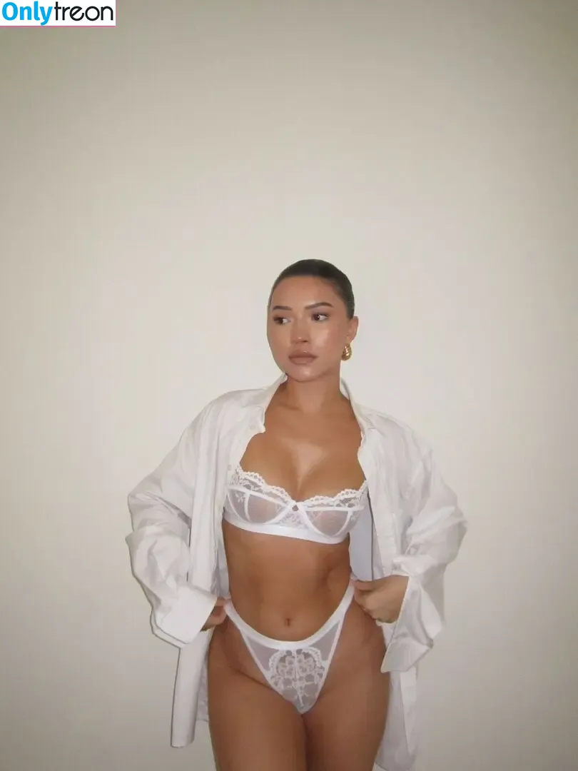 Julia Kelly nude photo #0852 (missjuliakelly / thesophiakelly)