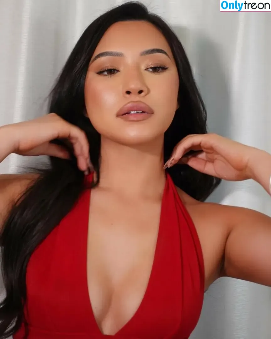 Julia Kelly nude photo #0961 (missjuliakelly / thesophiakelly)