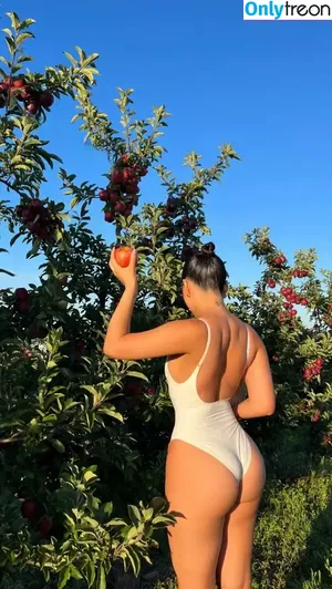 Julia Kelly / missjuliakelly / thesophiakelly nude photo #1031