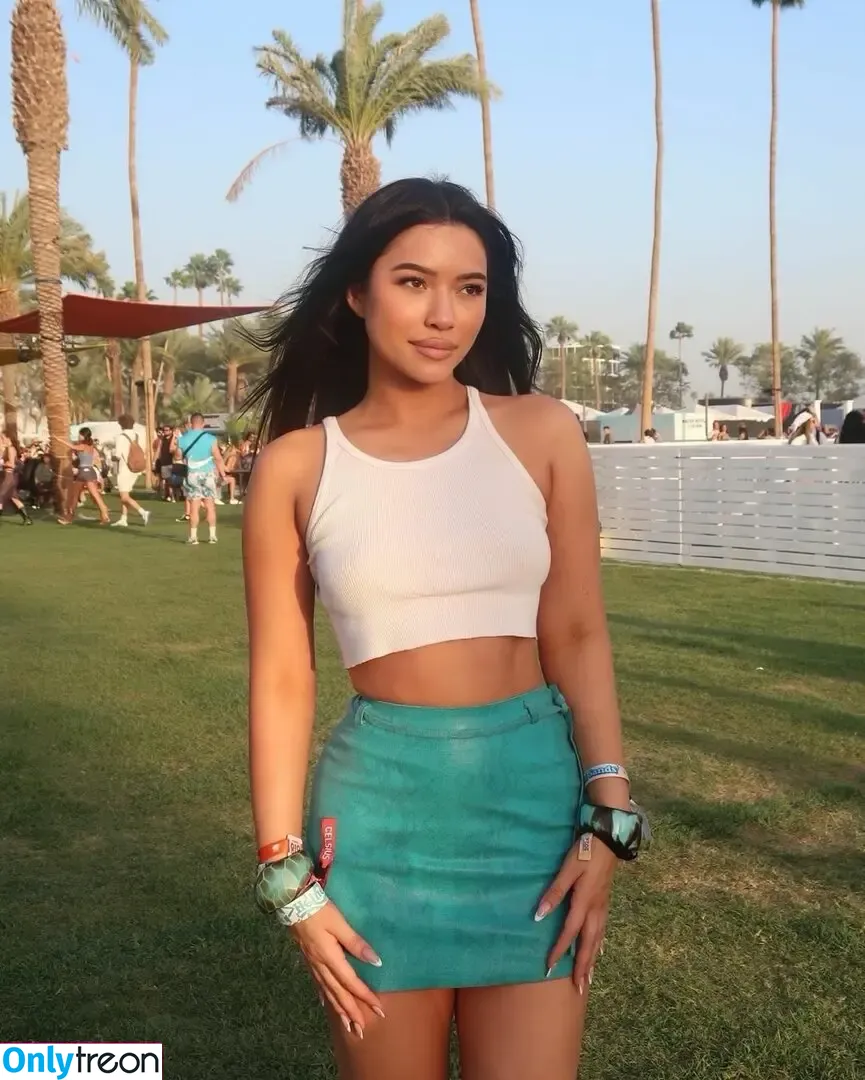 Julia Kelly nude photo #1027 (missjuliakelly / thesophiakelly)