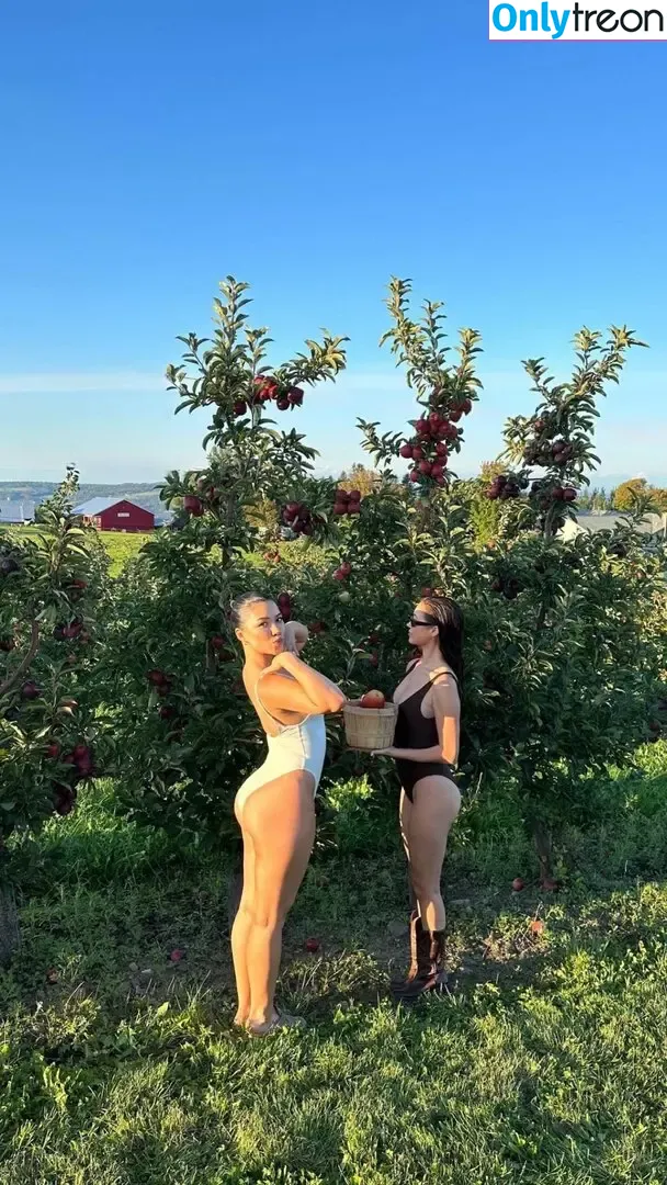 Julia Kelly nude photo #1034 (missjuliakelly / thesophiakelly)