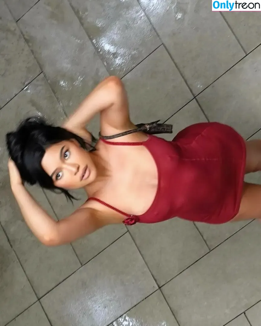 Julia Kelly nude photo #1059 (missjuliakelly / thesophiakelly)