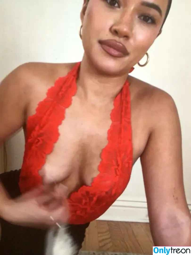 Julia Kelly nude photo #1265 (missjuliakelly / thesophiakelly)