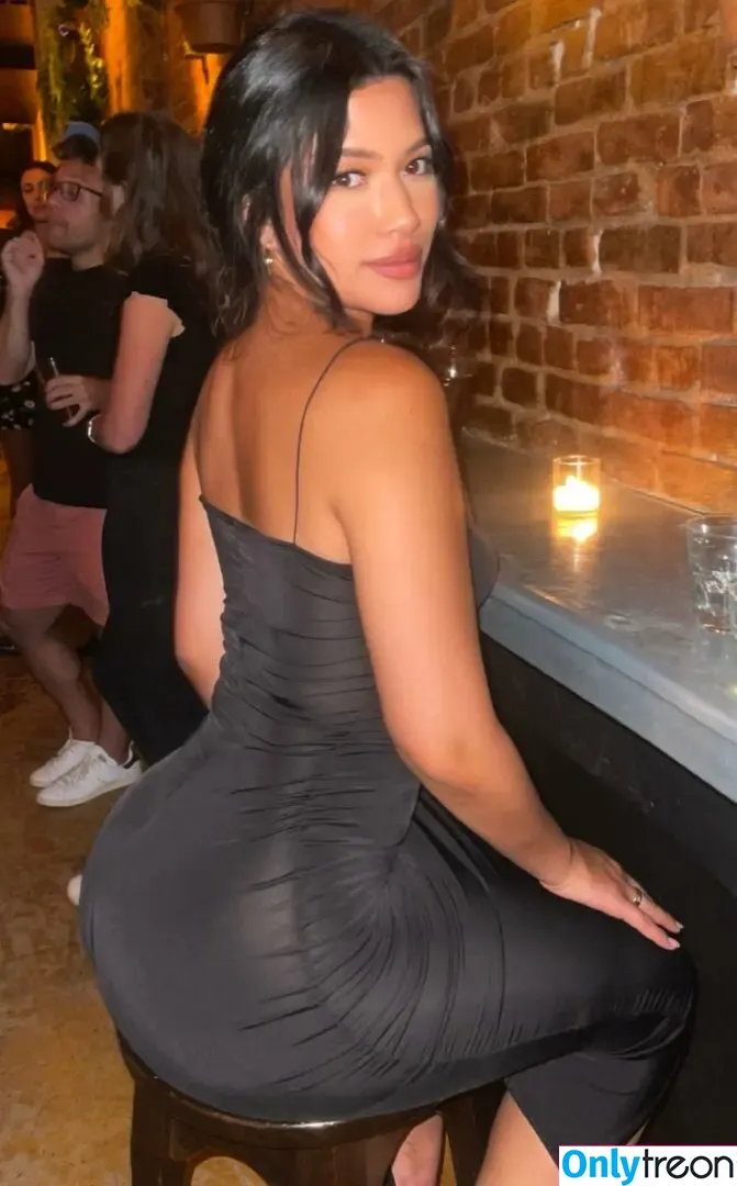 Julia Kelly nude photo #1311 (missjuliakelly / thesophiakelly)