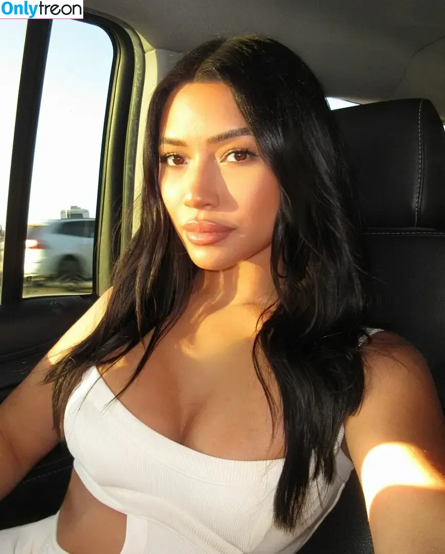 Julia Kelly nude photo #1365 (missjuliakelly / thesophiakelly)