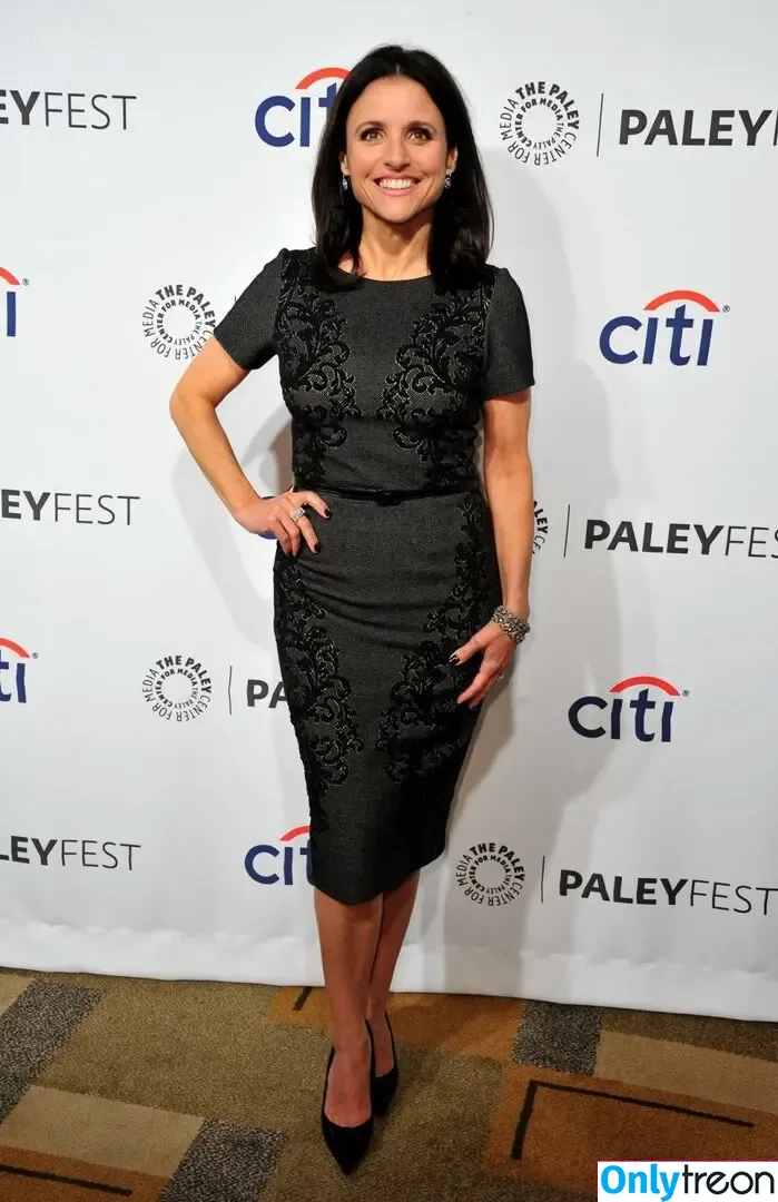 Julia Louis-Dreyfus nude photo #0111 (Julia Louis Dreyfus / officialjld)