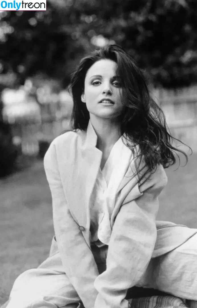 Julia Louis-Dreyfus nude photo #0118 (Julia Louis Dreyfus / officialjld)