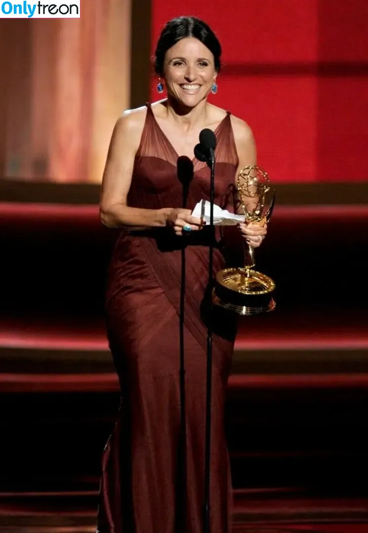 Julia Louis-Dreyfus nude photo #0119 (Julia Louis Dreyfus / officialjld)