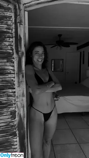 Júlia Oristanio / juoristanio nude photo #0183