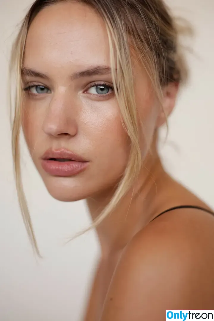 Julia Van Hest nude photo #0038 (juliavanhest)
