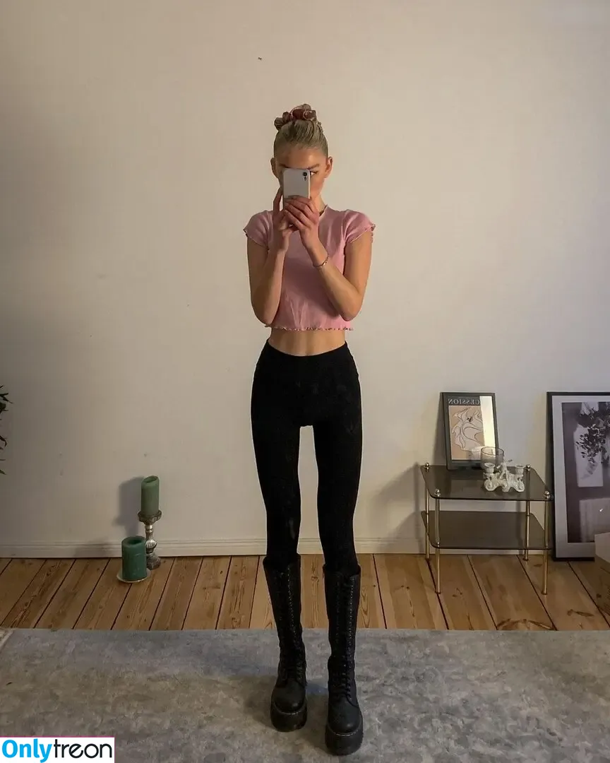 Julia Wulf nude photo #0041 (Juleslw)