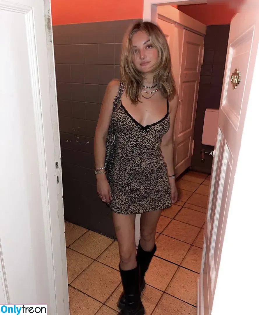 Julia Wulf nude photo #0192 (Juleslw)