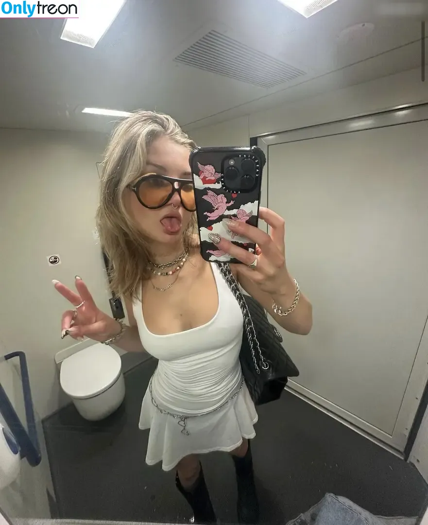 Julia Wulf nude photo #0195 (Juleslw)