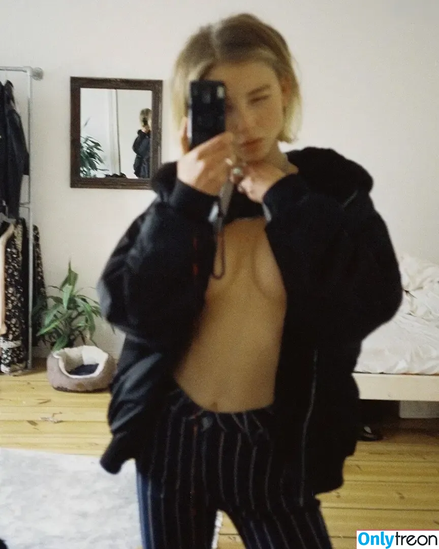 Julia Wulf nude photo #0323 (Juleslw)