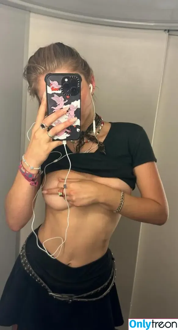 Julia Wulf nude photo #0406 (Juleslw)