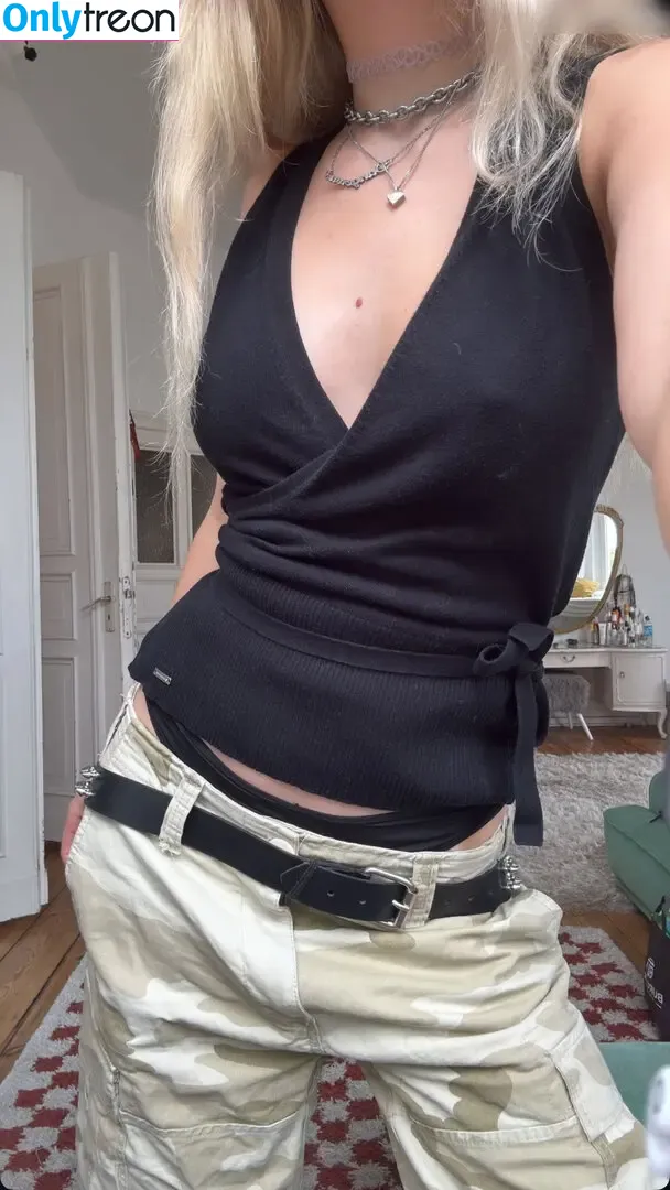 Julia Wulf nude photo #1192 (Juleslw)