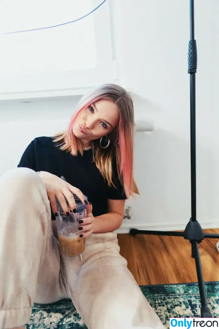 JuliaBeautx nude photo #0006 (JuliaBeautx)