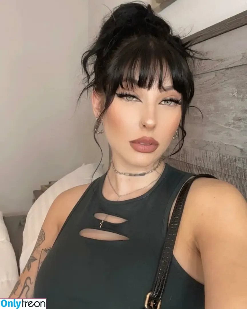 Juliakins nude photo #0004 (julia.kins)
