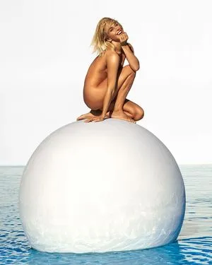 Julianne Hough / juleshough nude photo #0039