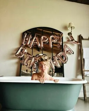 Julianne Hough / juleshough nude photo #0297