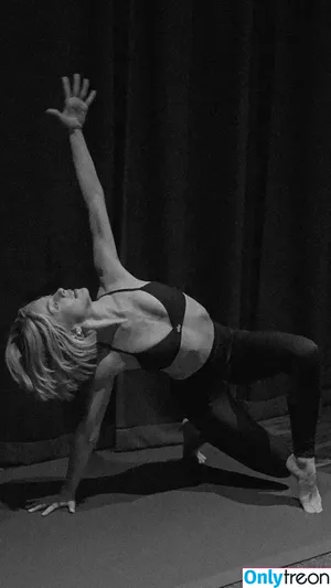 Julianne Hough / juleshough nude photo #0487