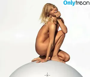 Julianne Hough / juleshough nude photo #0531