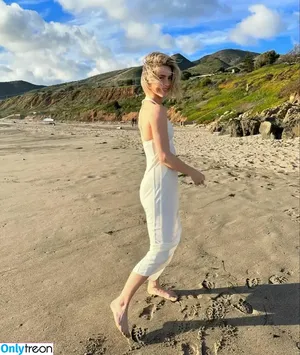 Julianne Hough / juleshough nude photo #0592