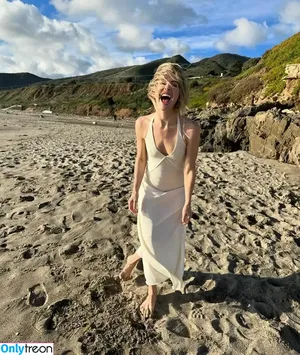 Julianne Hough / juleshough nude photo #0593