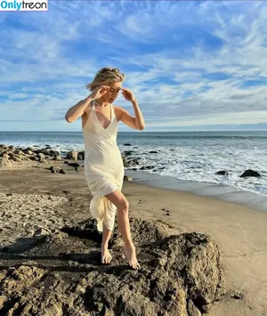 Julianne Hough / juleshough nude photo #0595