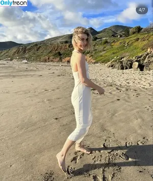Julianne Hough / juleshough nude photo #0631
