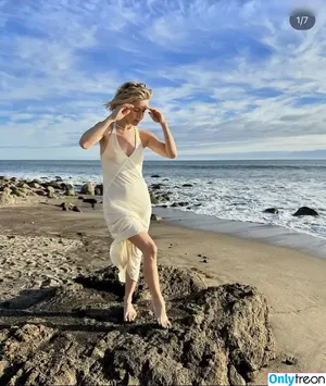 Julianne Hough / juleshough nude photo #0633