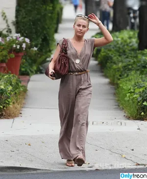 Julianne Hough / juleshough nude photo #0849