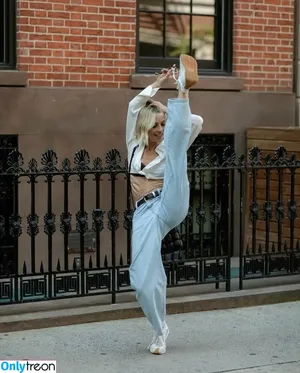 Julianne Hough / juleshough nude photo #0898
