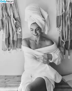 Julianne Hough / juleshough nude photo #0997