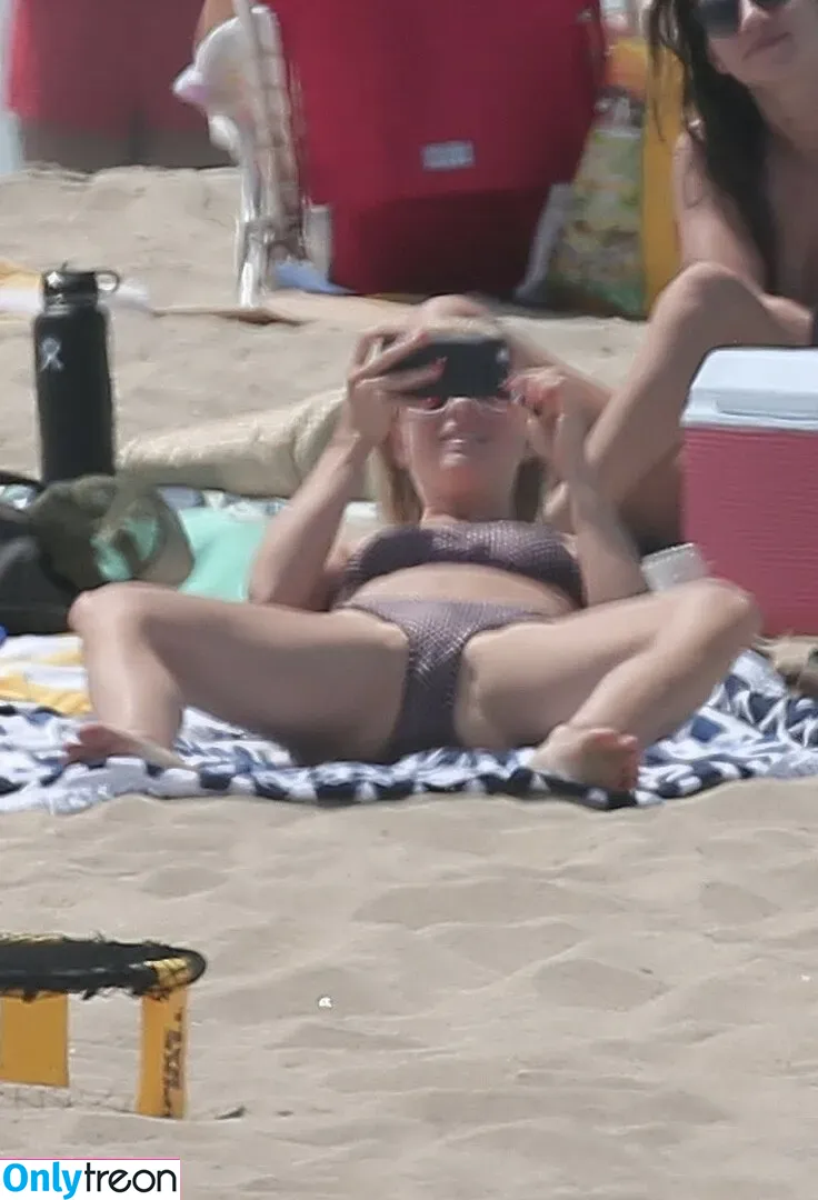 Julianne Hough nude photo #0187 (juleshough)