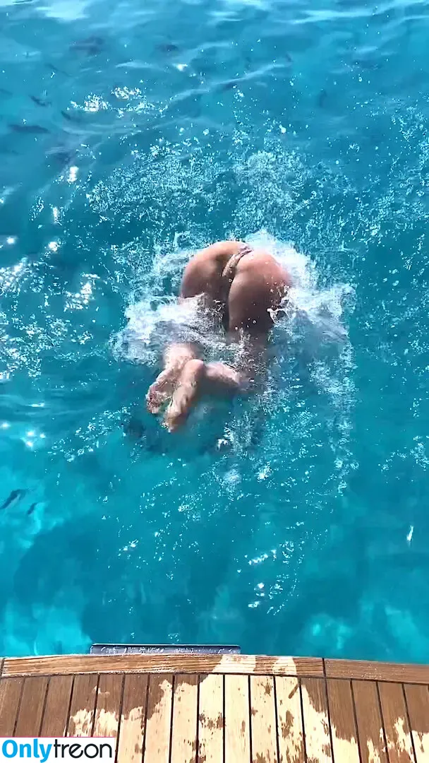 Julianne Hough nude photo #0546 (juleshough)