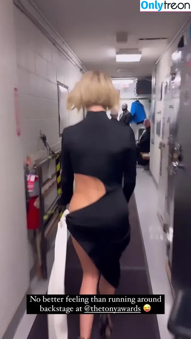 Julianne Hough nude photo #0582 (juleshough)