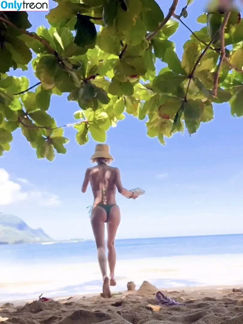 Julianne Hough nude photo #0664 (juleshough)