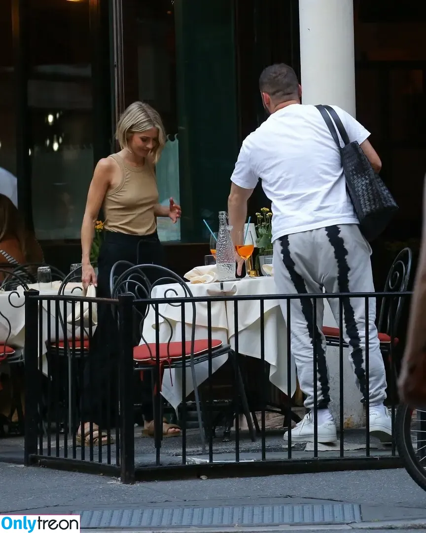 Julianne Hough nude photo #0796 (juleshough)