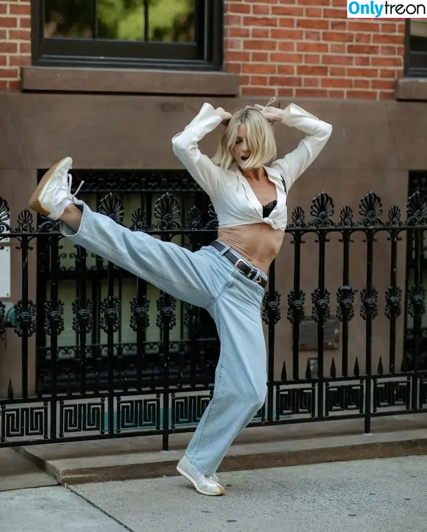 Julianne Hough nude photo #0897 (juleshough)