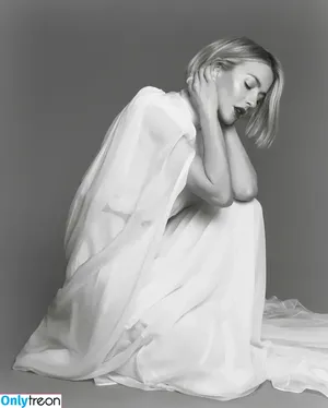 Julianne Hough / juleshough nude photo #1087