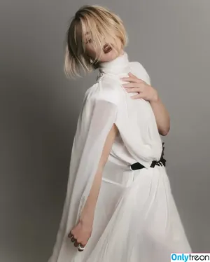 Julianne Hough / juleshough nude photo #1094