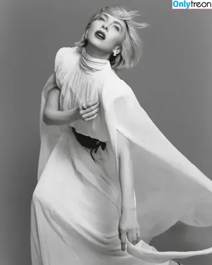 Julianne Hough / juleshough nude photo #1095