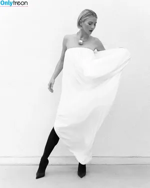Julianne Hough / juleshough nude photo #1180
