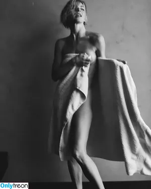 Julianne Hough / juleshough nude photo #1213